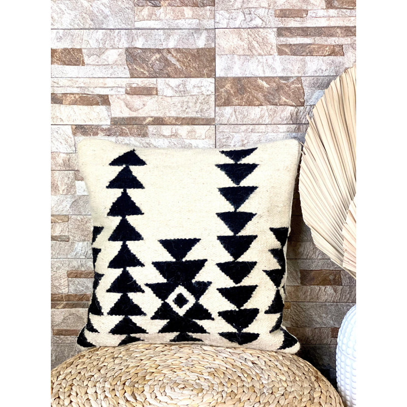 Coussin crème tulipe, 1 pi 6 po x 1 pi 6 po