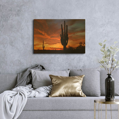 «Mesa Saguaro Sunset 5078» par Mike Jones, art mural en métal doré, 36 po x 24 po