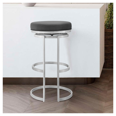 Tabouret de bar pivotant en similicuir gris de 30 po Quinix avec base en acier inoxydable brossé