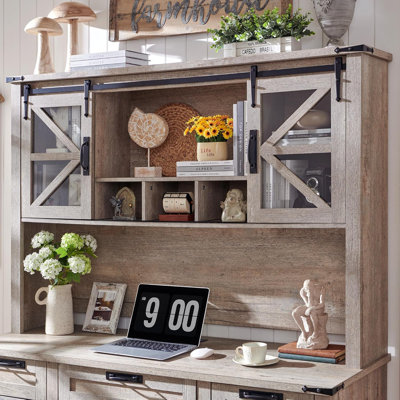 Bureau 42 po Farmhouse