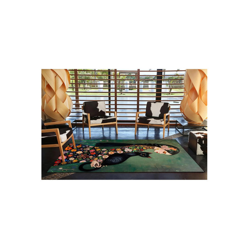 Tapis floral femme et chat, Rectangle 4 pi 8 po x 6 pi 7 po