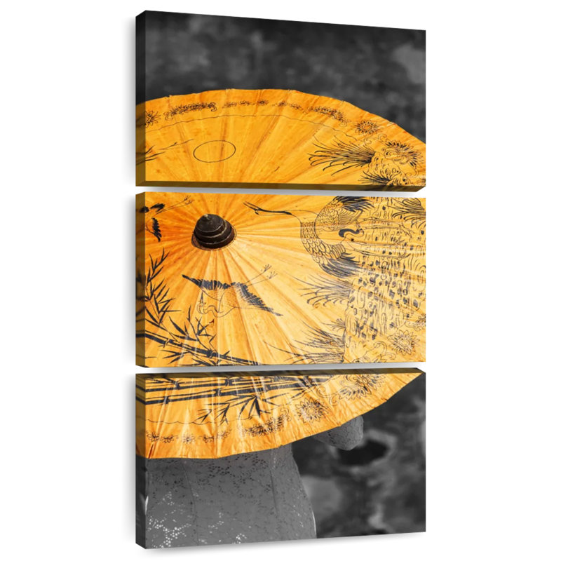 Parasol traditionnel jaune, H 27 po x l 12 po
