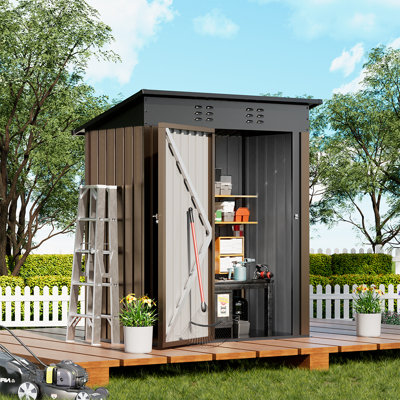 Abri de rangement extérieur en métal COMHOMA, abris à outils verrouillables avec toit incliné, abri de jardin en acier avec évent pour cour, patio, pelouse, bord de piscine (brun, 5 pi x 3 pi)
