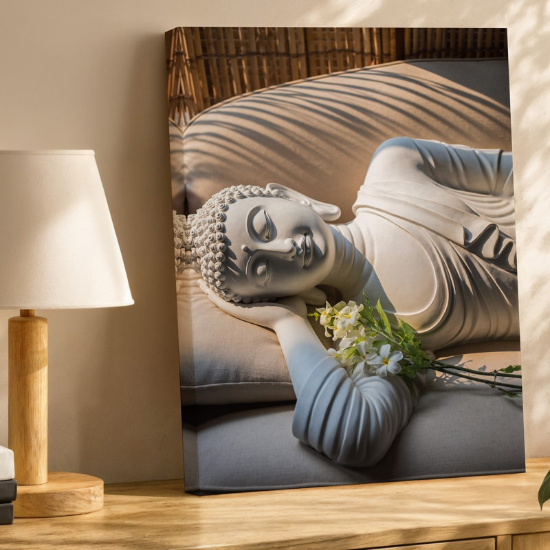 Toile une scène sereine avec une statue de Bouddha en marbre blanc, art mural inclinable sur un coussin neutre aux tons neutres