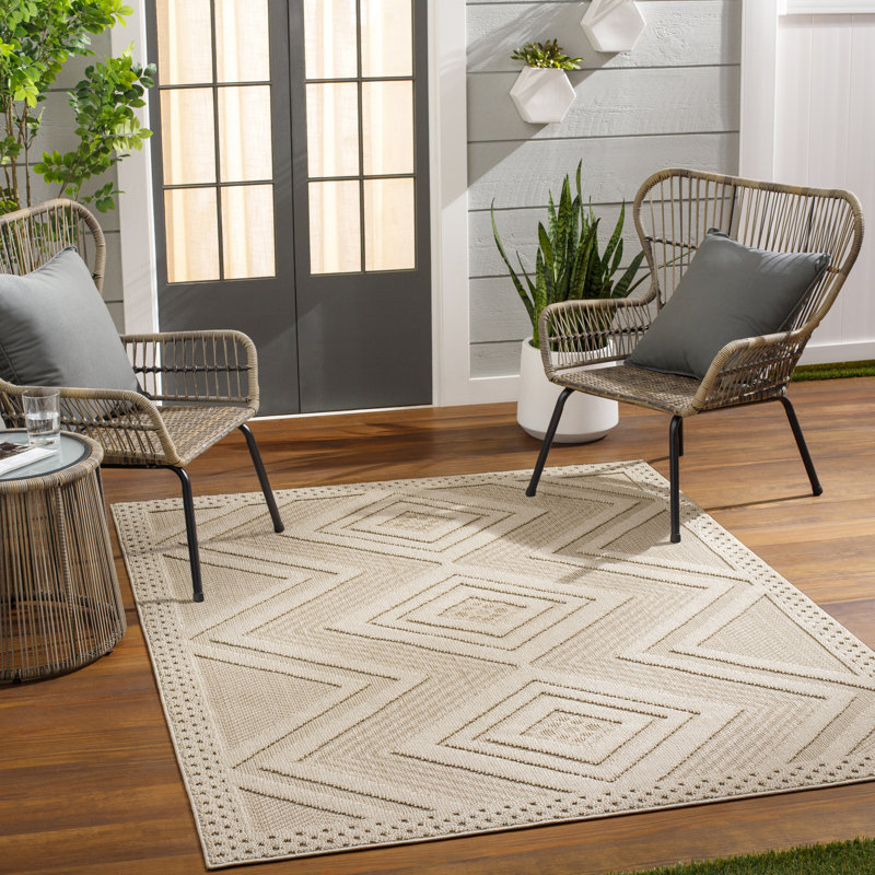 Tapis intérieur / extérieur beige / blanc en polypropylène tissé à la machine Jayoung, Rectangle 5 pi 3 po x 7 pi