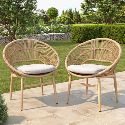 Chaise de salle à manger d'extérieur en osier de style papasan, pieds au fini teck et faux rotin brun clair, coussin beige, ensemble de 2