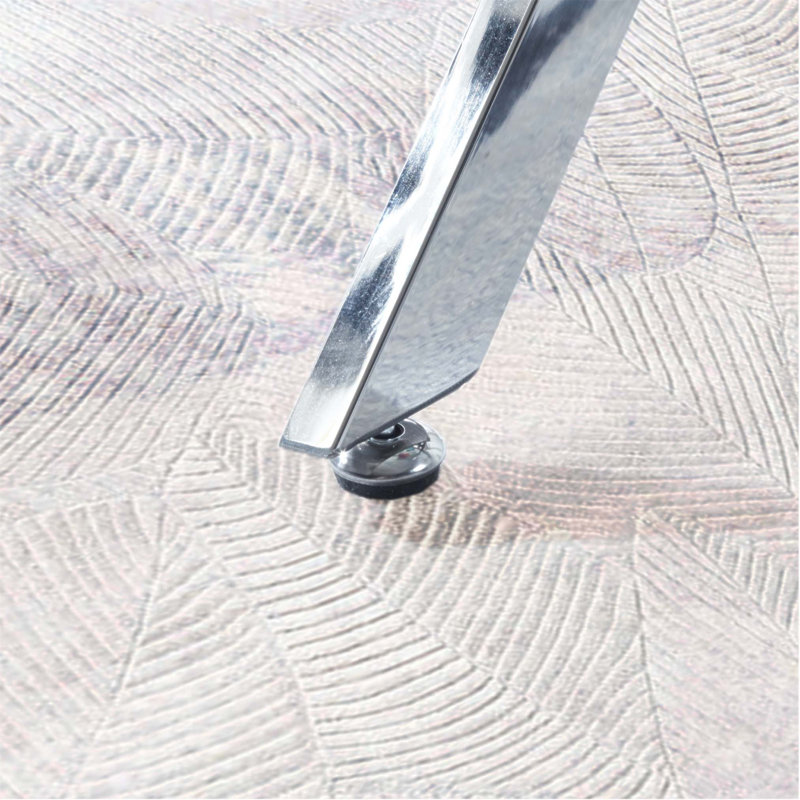 Table carrée contemporaine en verre trempé transparent avec pieds élégants en acier inoxydable à finition argentée, parfaite pour les intérieurs modernes et les espaces compacts.