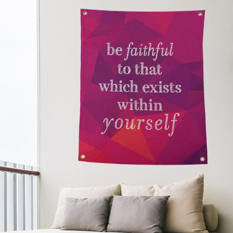 Tapisserie de polyester fidèle à vous-même» quote-pierre, H 36 po x l 26 po, Rubellite