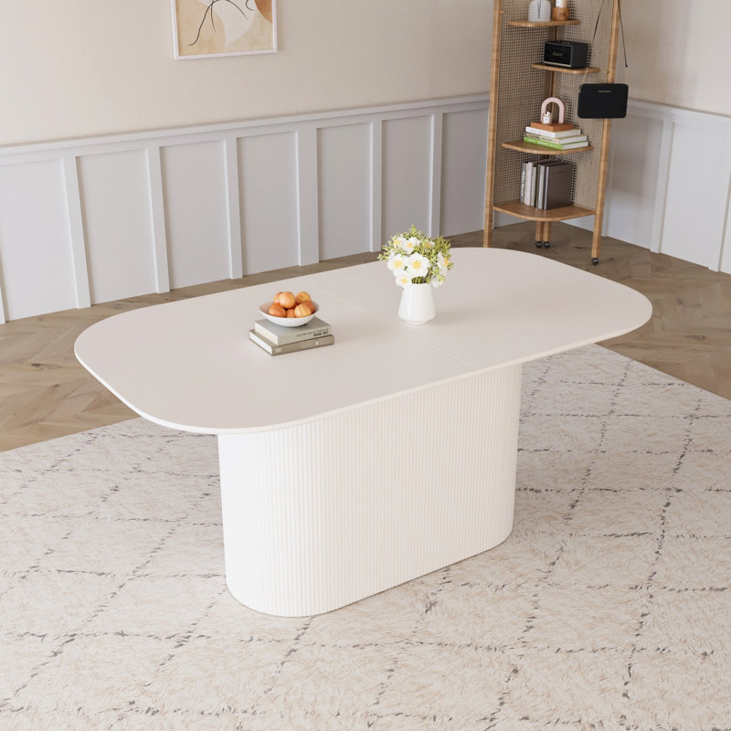 Table de salle à manger crème de 63 pouces, pieds à rayures verticales, multifonctionnel pour recevoir des invités, table à finition en surface, design moderne, convient à 4 à 8 personnes, facile à nettoyer et à entretenir