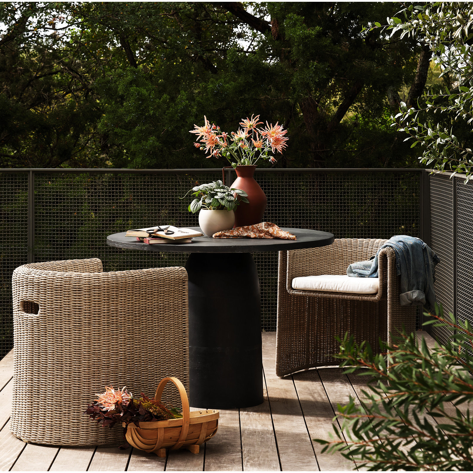 Gali Outdoor Dining Table, Black