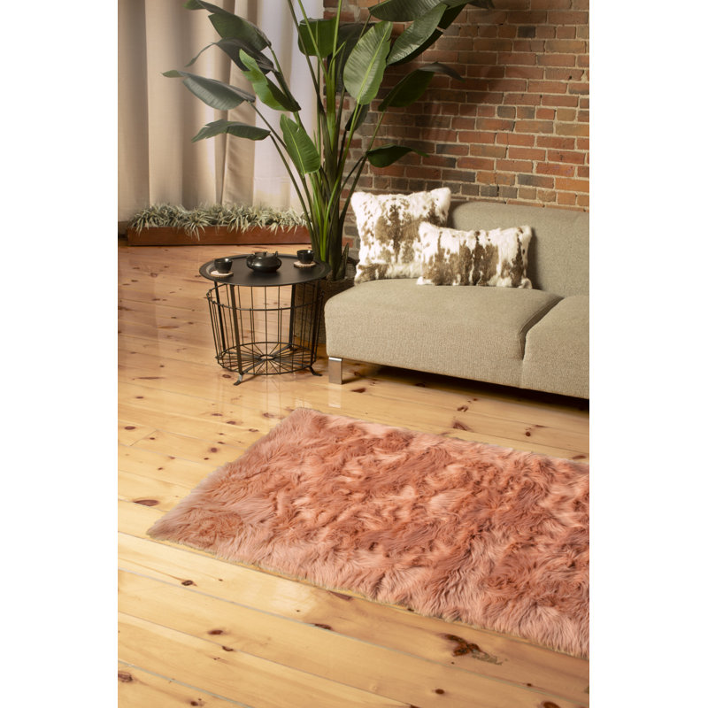 Tapis antidérapant 3 pi x 5 pi en fausse fourrure rose