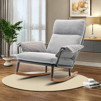 Chaise berçante moderne en rotin