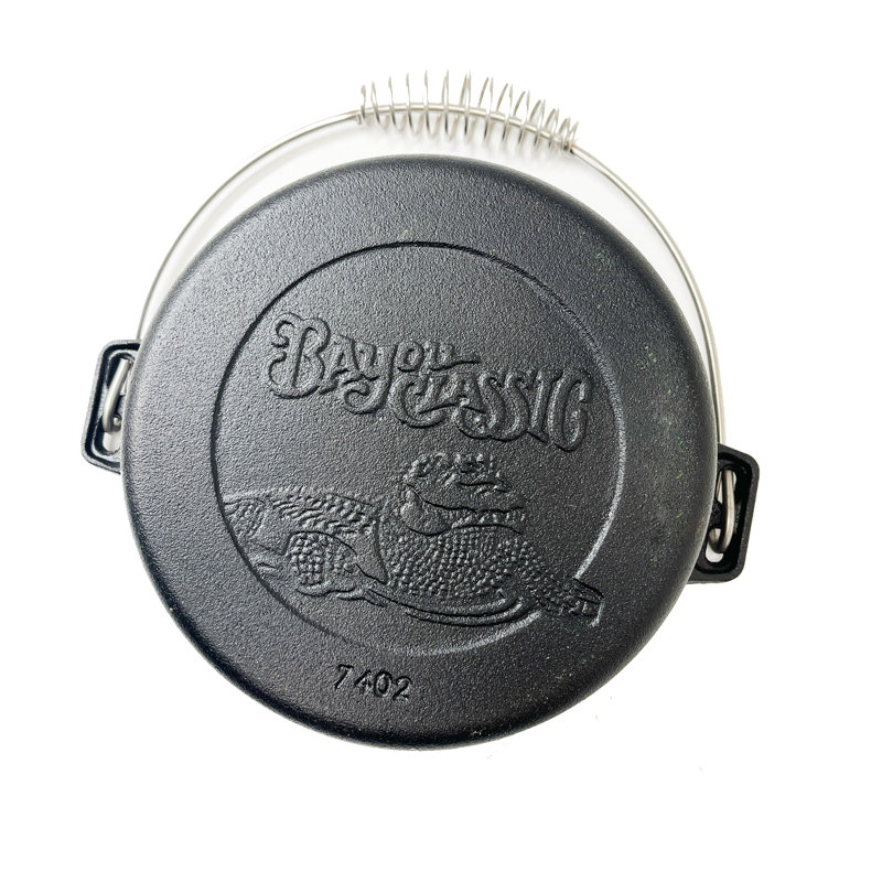 Bayou Classic Cast Iron Round Dutch Oven, 2 qt