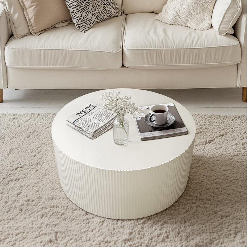 Table basse à rayures Modern Wave, élégante et fonctionnelle pour n'importe quelle pièce.