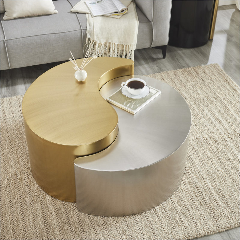 Table basse de 36,5 pouces de largeur avec structure en métal Yin-Yang avec finition thermolaquée dorée et argentée