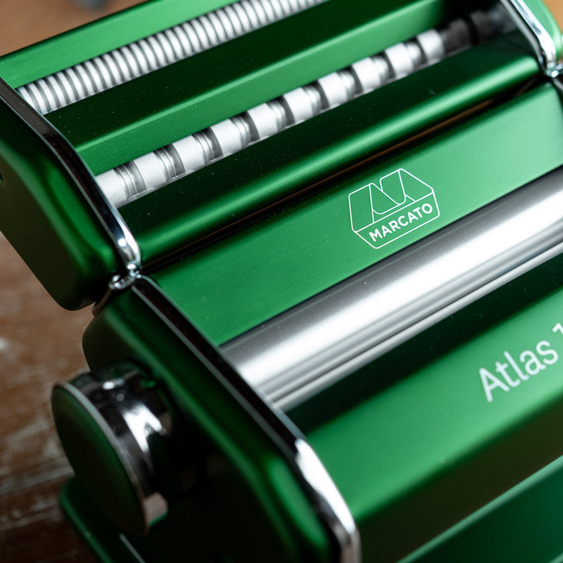 Machine à pâtes Marcato Atlas 150, fabriquée en Italie, comprend un coupe-pâtes, une manivelle et des instructions, Vert