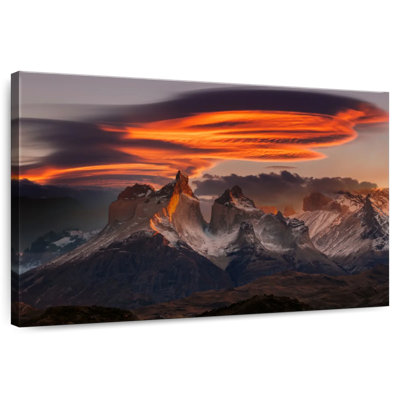 Nuage lenticulaire d'Alvord au coucher du soleil