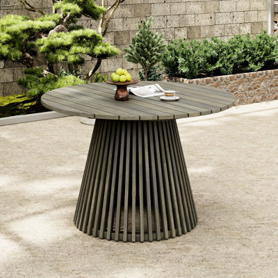 Très grande table de salle à manger d'extérieur ronde 47,69 po en gris, structure stable et bois gris facile d'entretien pour la piscine, facile à assembler