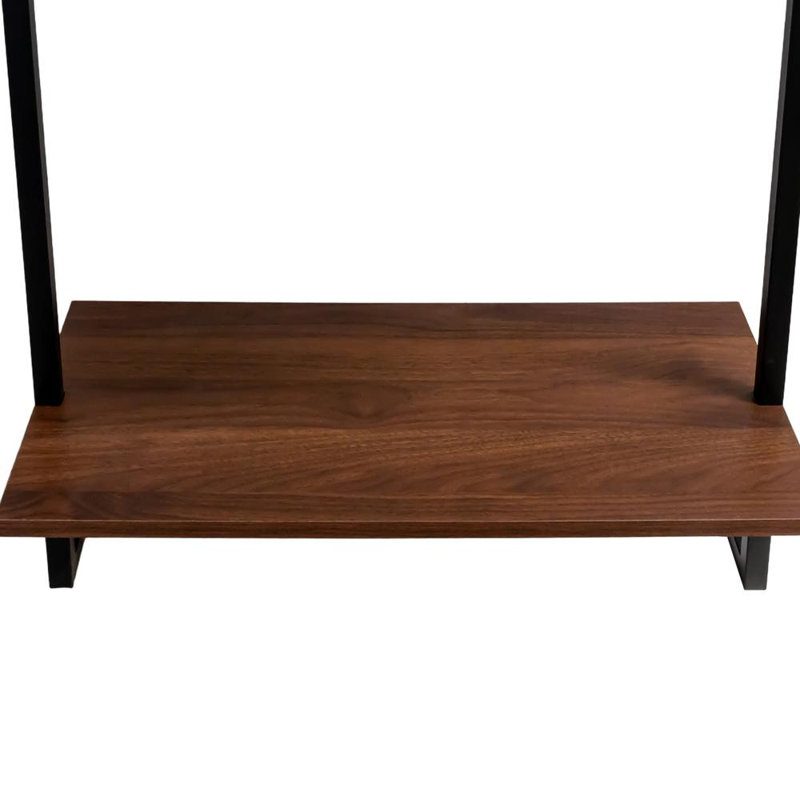 Tablettes fixées au mur