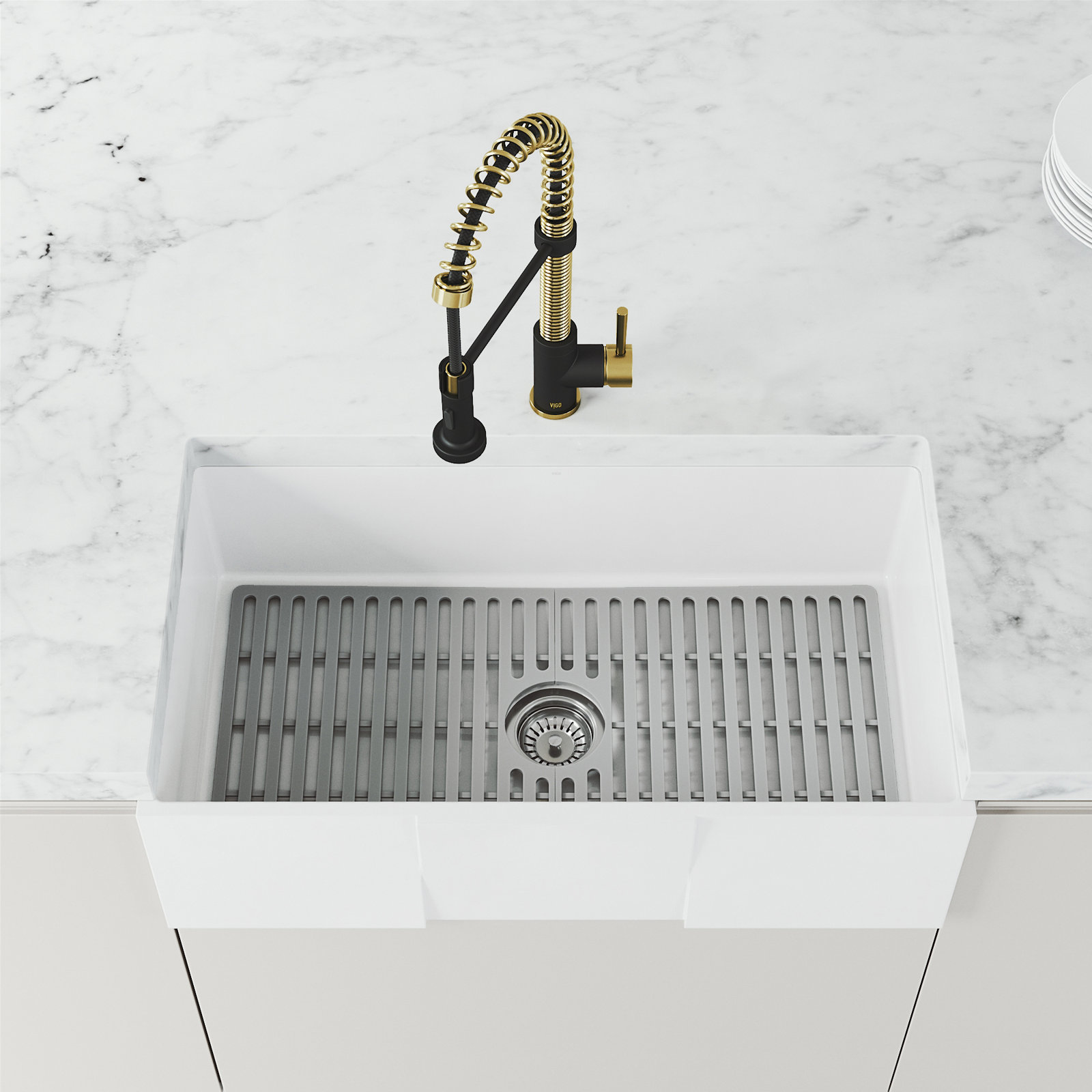Edison 19" H 1-handle Pull-Down 2-Function Sprayer Kitchen Faucet, Without Soap Dispenser, Matte Gold/Matte Black