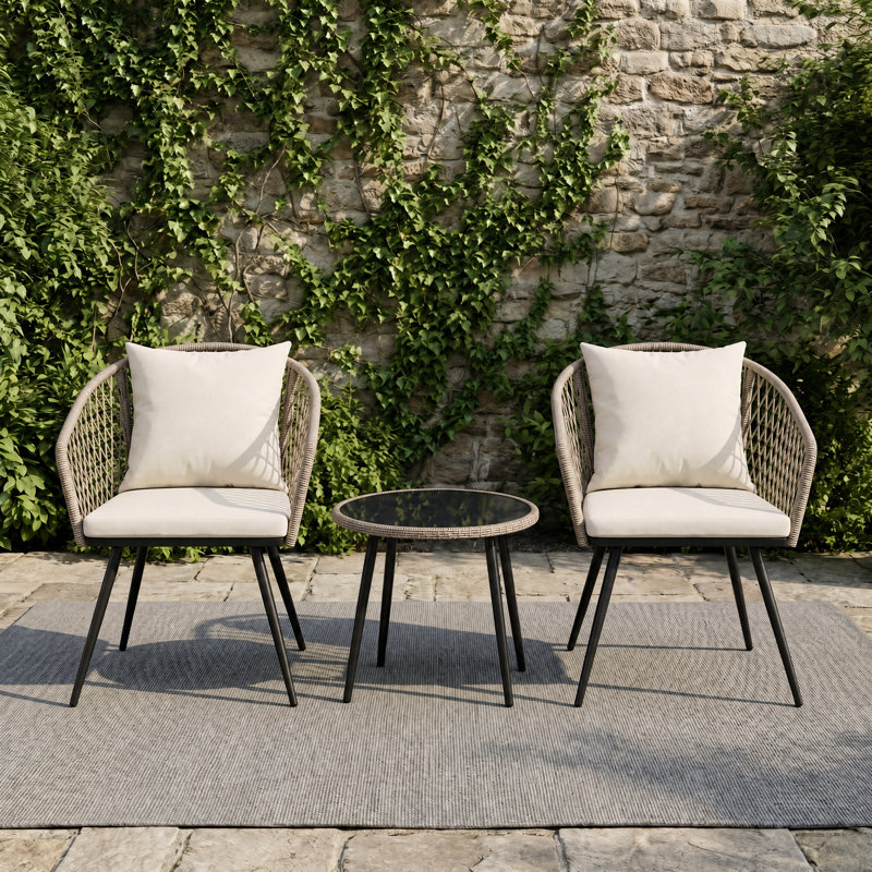 Ensemble de 2 chaises de patio en osier de style bohémien moderne avec coussins et table d'appoint 2 pièces, White