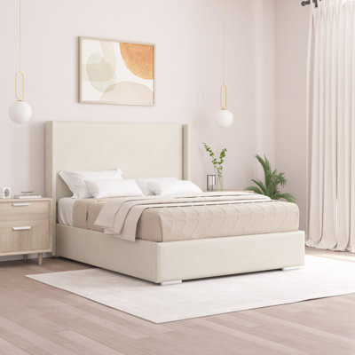 Chelby Upholstered Bed
