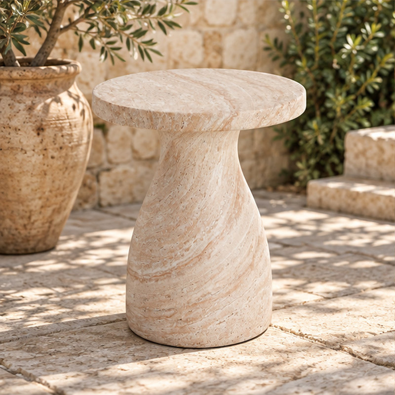 Table d'appoint d'extérieur en béton beige aspect travertin, forme sablier, H 23 po x l 20 po x P 20 po