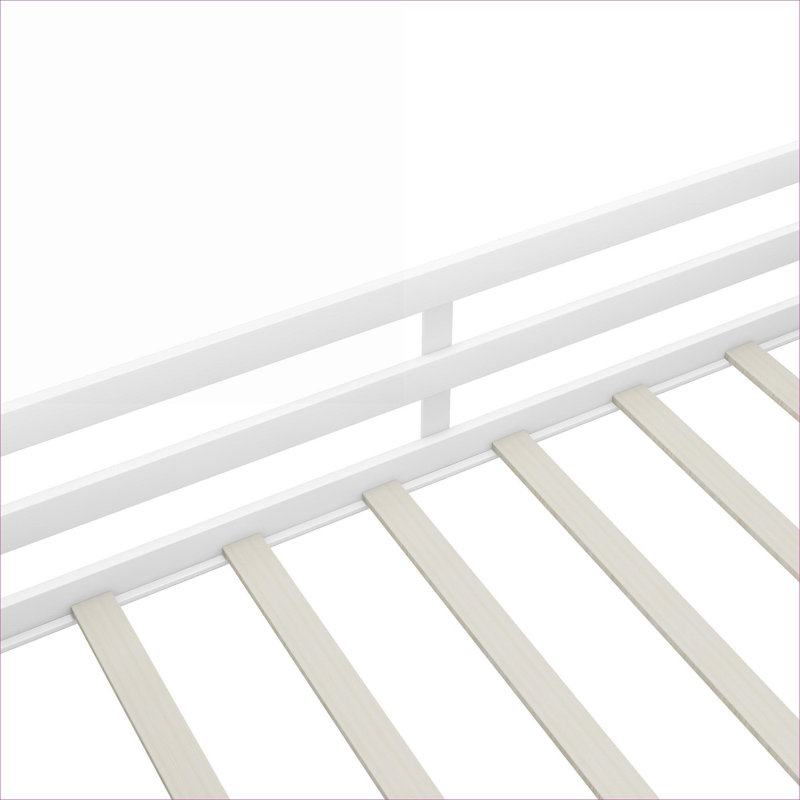 Lit plateforme mezzanine simple en pin massif pour enfant avec tablettes mobiles et garde-corps noir