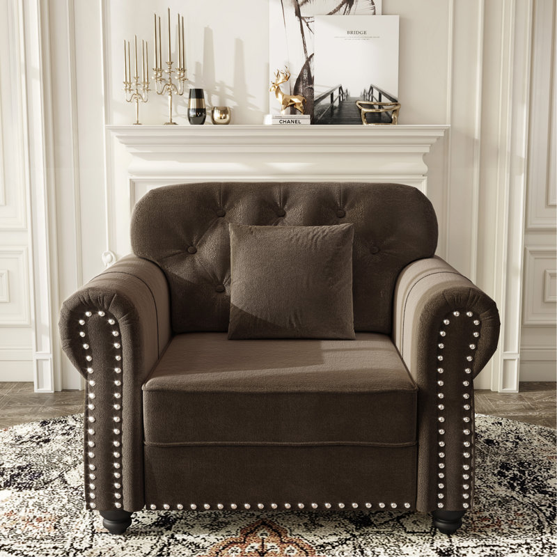 Canapé de 41,3 po en velours rembourré avec garniture cloutée et accoudoirs roulés, canapé Chesterfield moderne de style Mid-Century capitonné, comprend 1 oreiller, brun