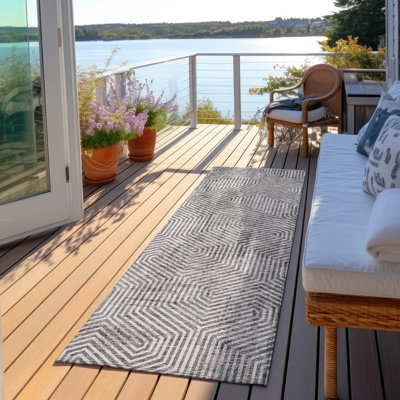 Maliana Washable Geometric Indoor / Outdoor Rug