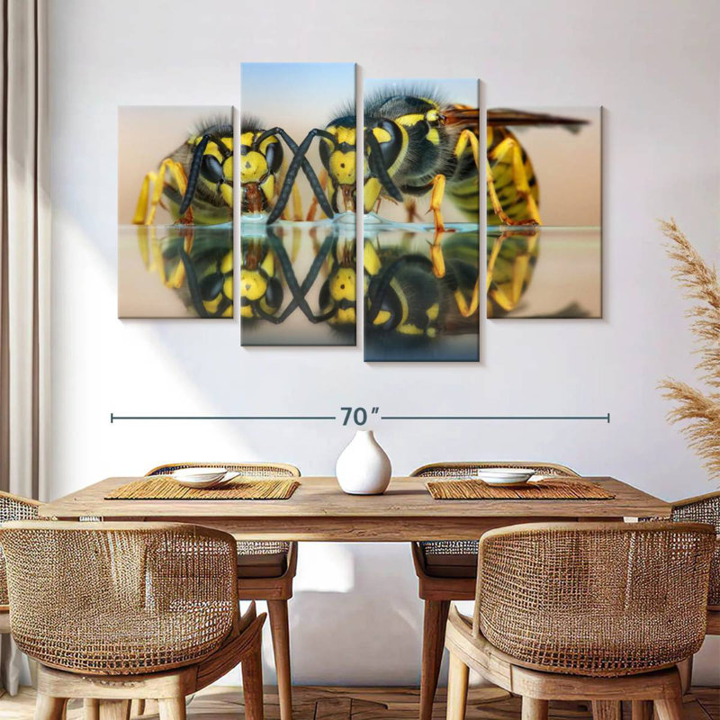 Deux guêpes sur table en verre Brampt, H 42 po x l 68 po