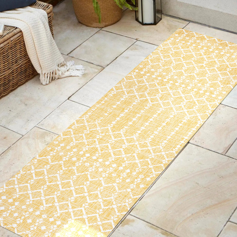 Tapis d'intérieur / extérieur Crompton, Tapis de couloir 2 pi 2 po x 10 pi, Jaune / crème