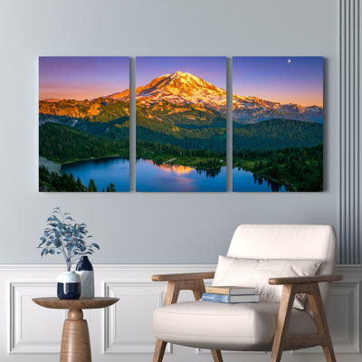 Ensemble de 3 toiles murales représentant un coucher de soleil sur le mont Rainier, idéal pour la décoration du salon, de la chambre ou de la maison.