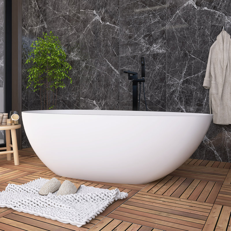 Baignoire de trempage autoportante à surface solide de 67 po en blanc mat