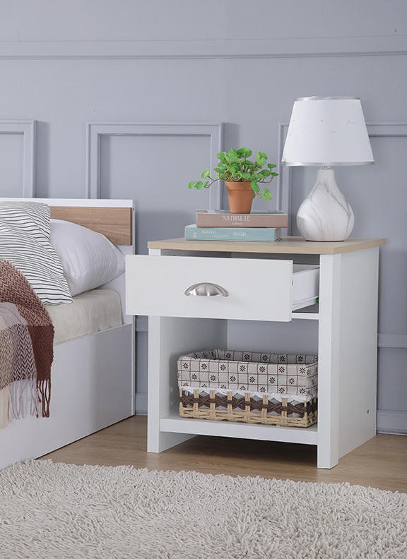 Aalieyah End Table, White