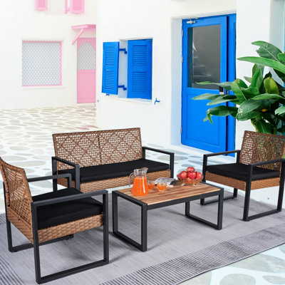 Mobilier de patio moderne 4: table en bois, brun, chaises de grande capacité 4: plateau de table, coussins durables