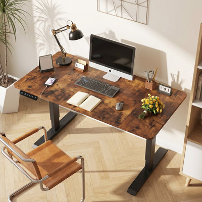 Bureau debout électrique 55,1 po avec 4 préréglages de mémoire, station de charge rapide USB-C intégrée de 20 W et crochets pour casque intégrés - Finition industrielle en bois de mélamine rustique
