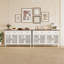 Buffet rétro avec portes géométriques sculptées à la main, finition en bois clair vieilli avec design contrastant, armoire de rangement à 2 tiroirs et 4 portes, pieds réglables, base surélevée pour un nettoyage facile
