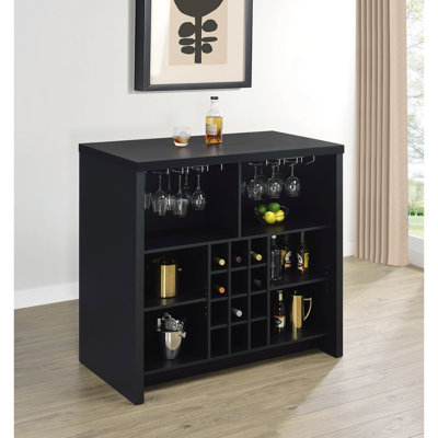 Bar noir avec verres à pied en métal et rangement ouvert, fabrication en bois d'ingénierie pour salle à manger, salle de bain autoportante, avec rangement pour bouteilles de vin