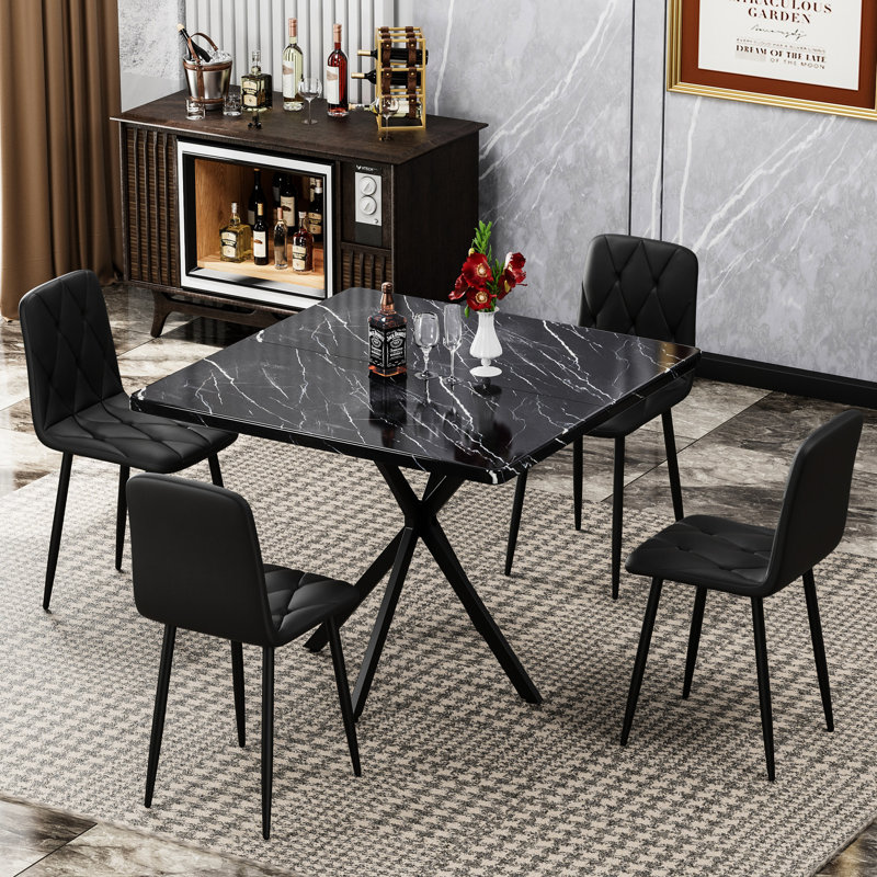 Table de salle à manger carrée pour quatre personnes - plateau en faux marbre, pieds en fer, économie d'espace, chiffon en microfibre, essuyer et assembler les chaises noires, cadre