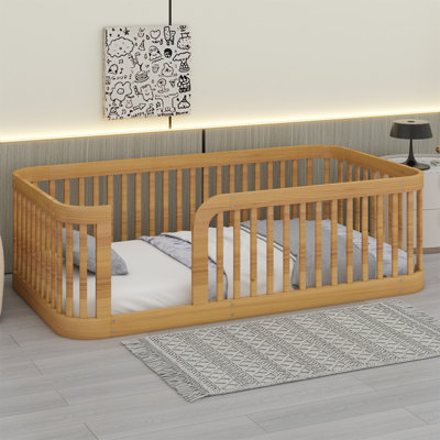 Structure de lit en bois avec clôture