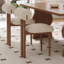 Ensemble de table et chaises de style moderne-108839540