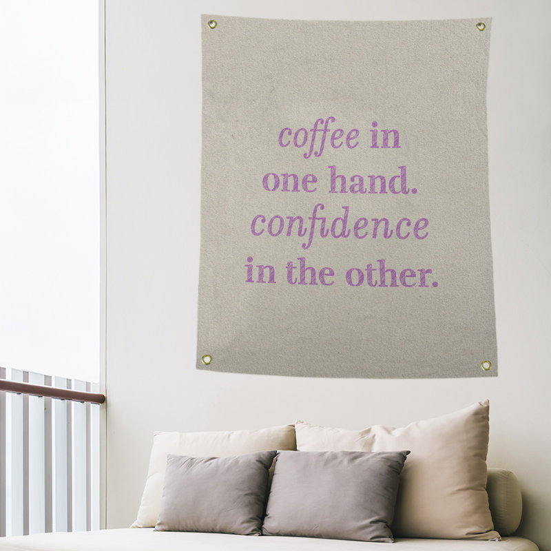 Tapisserie de polyester à citation de café et de confiance en polyester, H 36 po x l 26 po, Blanc / violet