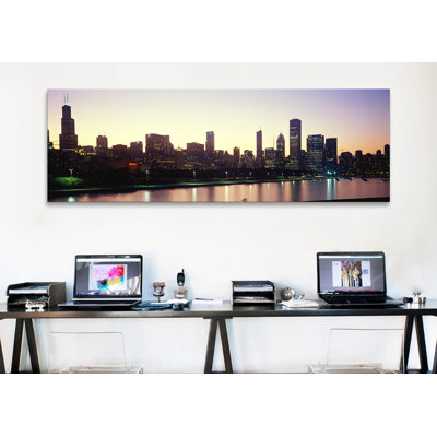 «City Skyline with Lake Michigan and Lake Shore Drive, Chicago, Illinois», reproduction de photo sur toile