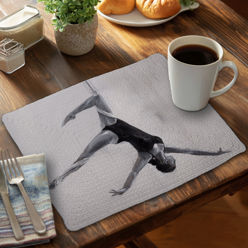 Napperon Dancer sur soie aérienne | Sports Home Decor