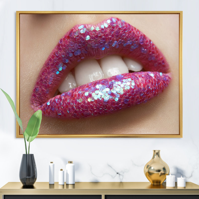 Femme, femme, rouge à lèvres et paillettes - Photographie sur toile, H 12 po x l 20 po x p 1 po, Toile encadrée d'or