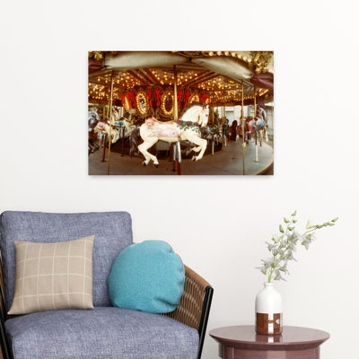 Carrousel, chevaux dans un parc d'attractions, Seattle, Queen Anne Hill, Seattle, État de Washington, États-Unis, abstrait, cheval contemporain, architecture, art urbain