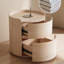 Bois massif moderne; similicuir
 Table de bout