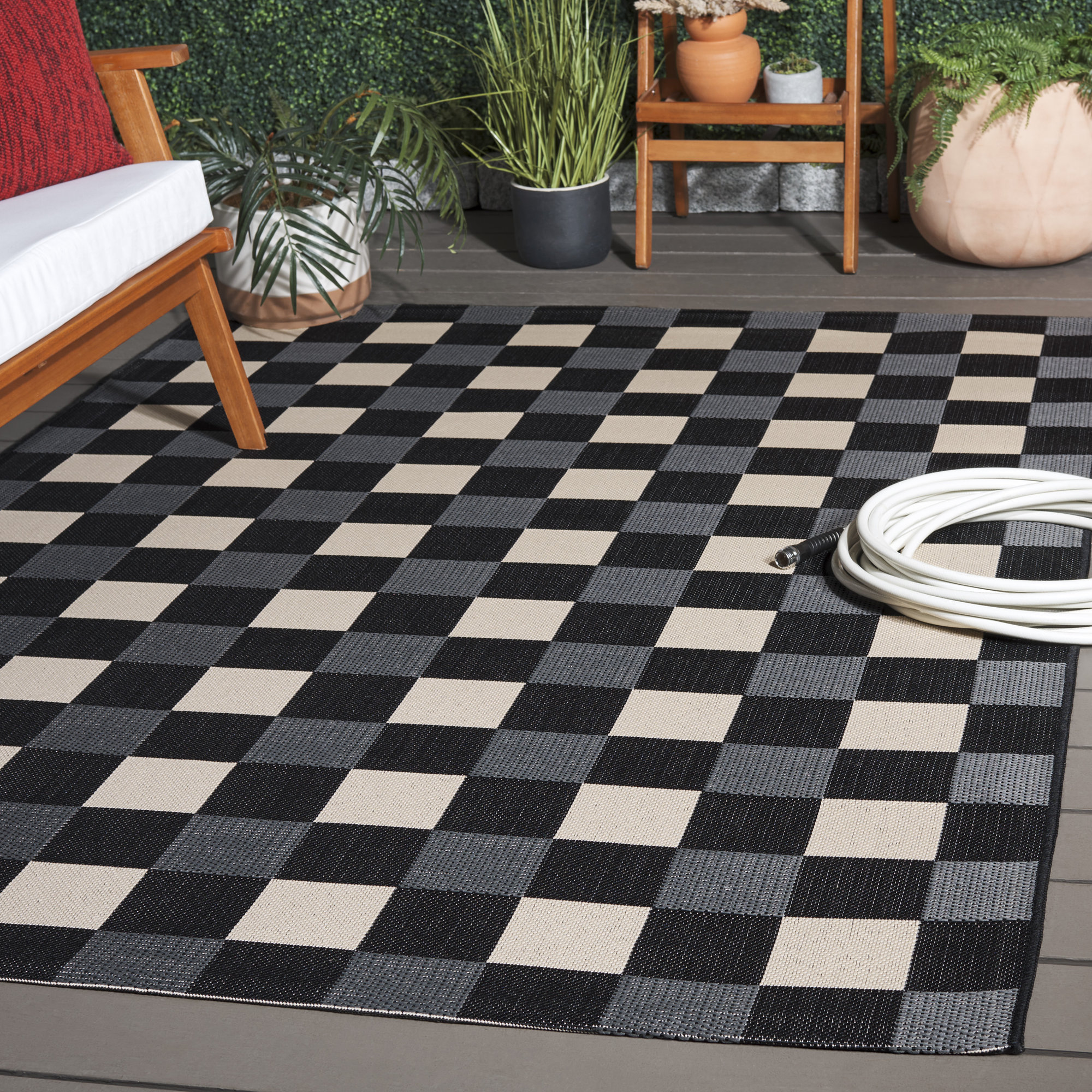 Mererid Geometric Indoor/Outdoor Area Rug, Rectangle 5'3" x 7'6"