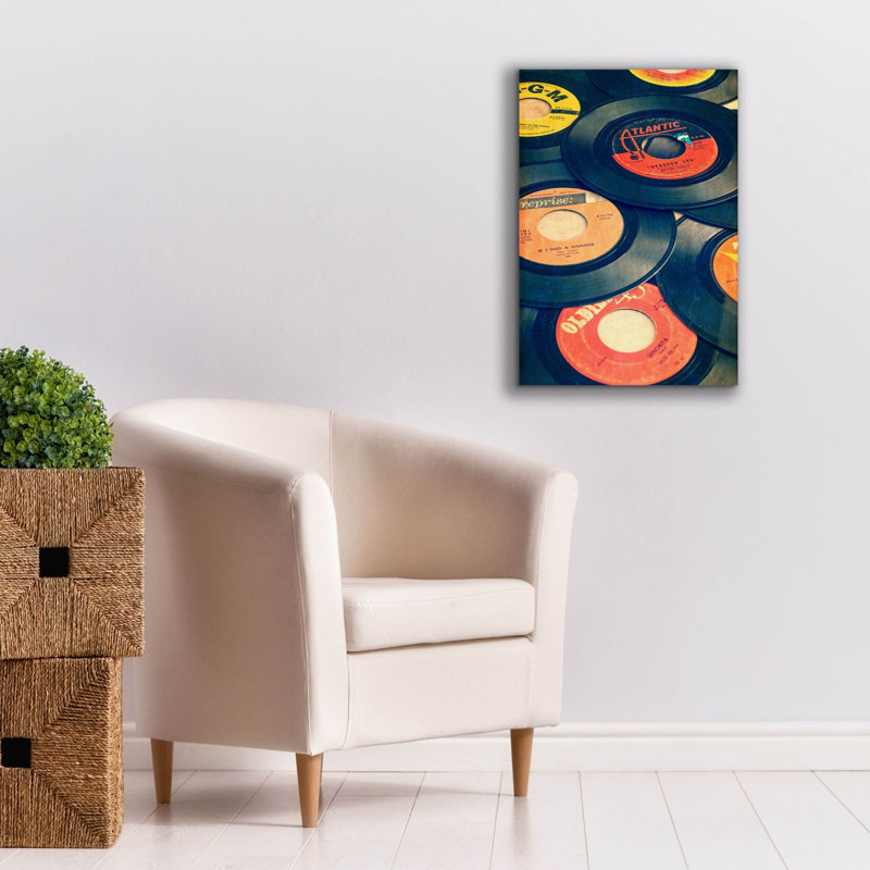 «Old Disques» par Edward M. Fielding, estampe numérique sur toile, H 26 po x l 18 po x P 0,75 po